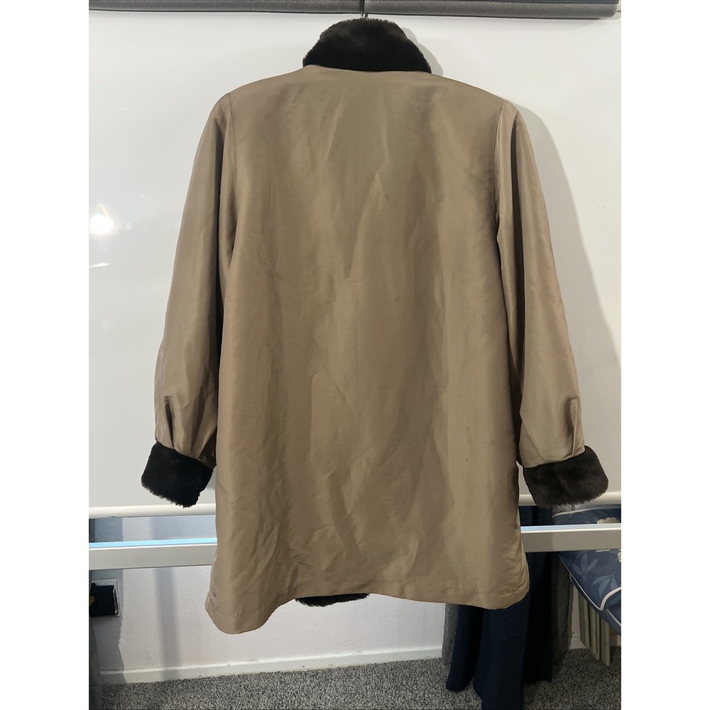 Coat Beige Outside . Inside brown reversable‎ Size large Very Soft - Picture 6 of 16
